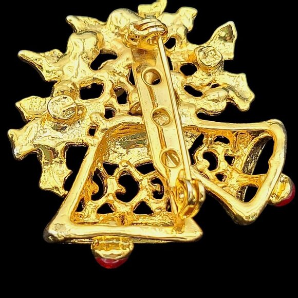 Vintage Gold-tone Bell & Holly Brooch Pin Faux Pearls Red & Green Enamel - Picture 3 of 3